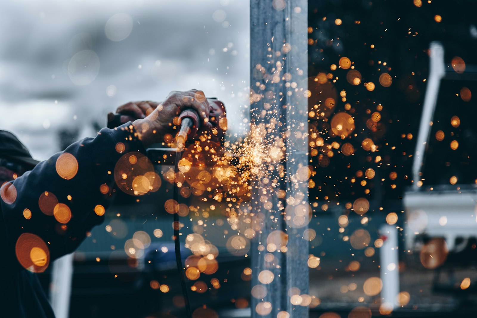 Cắt Laser Fiber, Mài & Hoàn Thiện Kim Loại Tấm